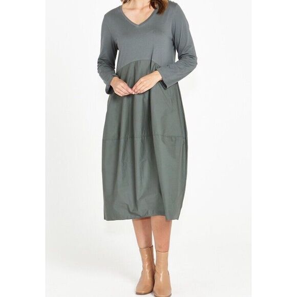 Iridium Dress Womens M Green‎ Knit V Neck Dress Pockets Pleated Knee - Picture 1 of 4